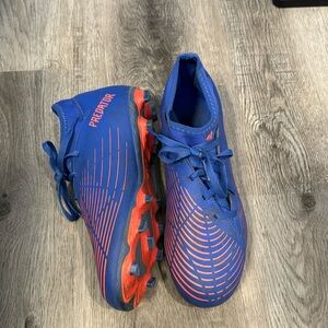 Adidas size 6 soccer cleats